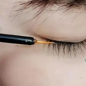 睫毛精华液